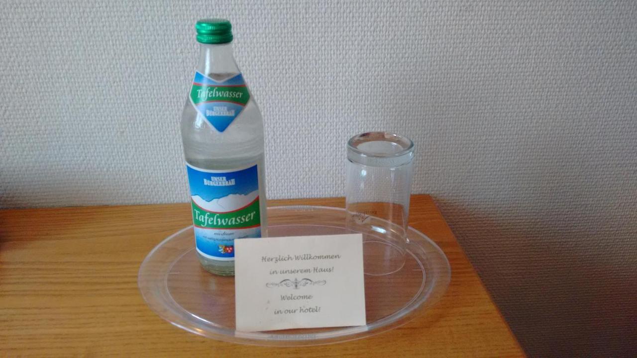 Altstadt- Und Businesshotel Pfaubraeu - Brauereigasthof - Fruehstuecksbuffet - Kostenfreie Radgarage - Hunde Willkommen Тростберг-ан-дер-Альц Номер фото