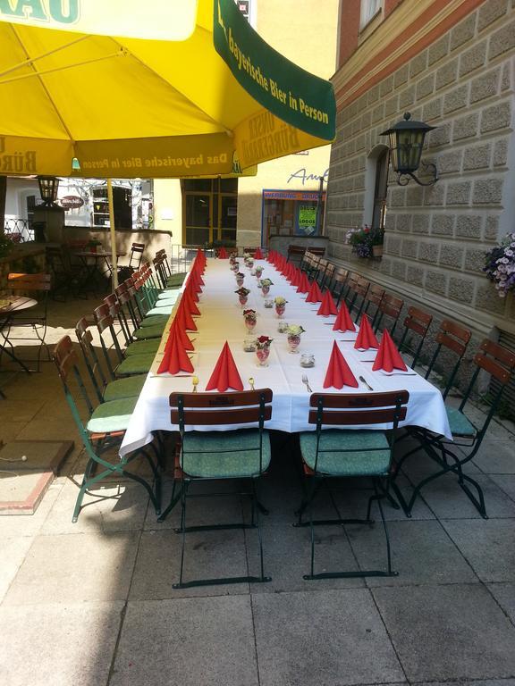 Altstadt- Und Businesshotel Pfaubraeu - Brauereigasthof - Fruehstuecksbuffet - Kostenfreie Radgarage - Hunde Willkommen Тростберг-ан-дер-Альц Экстерьер фото
