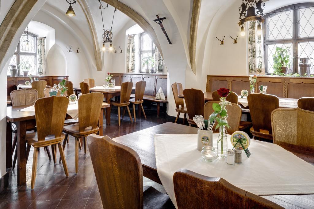 Altstadt- Und Businesshotel Pfaubraeu - Brauereigasthof - Fruehstuecksbuffet - Kostenfreie Radgarage - Hunde Willkommen Тростберг-ан-дер-Альц Номер фото