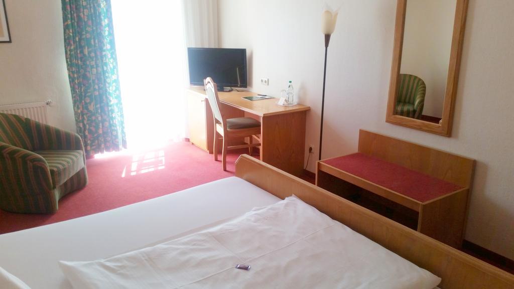 Altstadt- Und Businesshotel Pfaubraeu - Brauereigasthof - Fruehstuecksbuffet - Kostenfreie Radgarage - Hunde Willkommen Тростберг-ан-дер-Альц Экстерьер фото