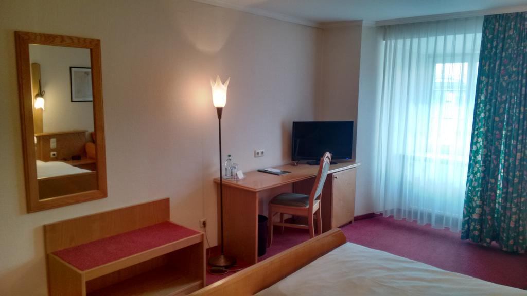 Altstadt- Und Businesshotel Pfaubraeu - Brauereigasthof - Fruehstuecksbuffet - Kostenfreie Radgarage - Hunde Willkommen Тростберг-ан-дер-Альц Экстерьер фото
