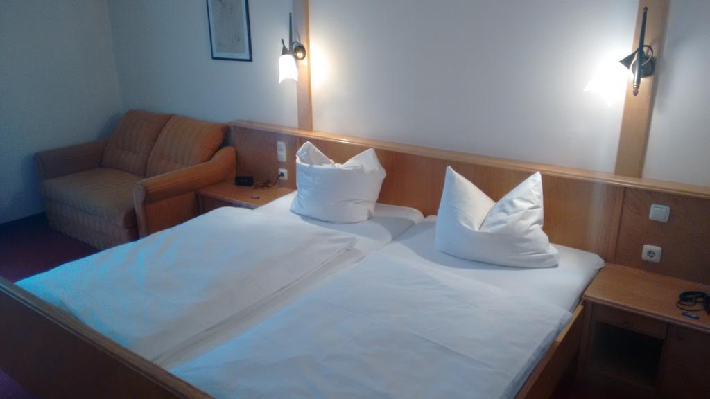 Altstadt- Und Businesshotel Pfaubraeu - Brauereigasthof - Fruehstuecksbuffet - Kostenfreie Radgarage - Hunde Willkommen Тростберг-ан-дер-Альц Экстерьер фото
