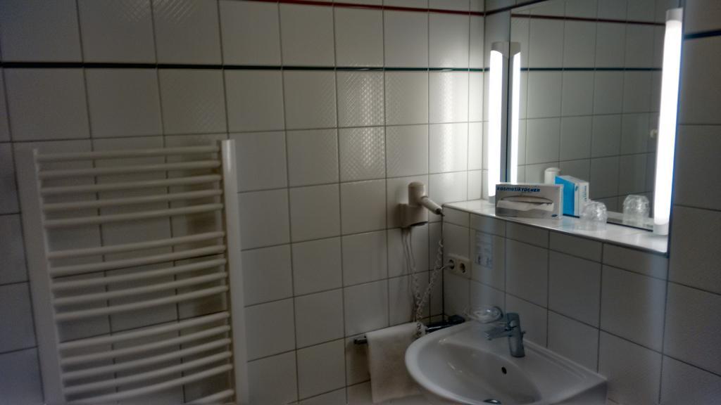 Altstadt- Und Businesshotel Pfaubraeu - Brauereigasthof - Fruehstuecksbuffet - Kostenfreie Radgarage - Hunde Willkommen Тростберг-ан-дер-Альц Экстерьер фото