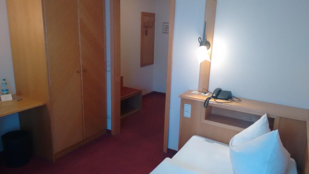 Altstadt- Und Businesshotel Pfaubraeu - Brauereigasthof - Fruehstuecksbuffet - Kostenfreie Radgarage - Hunde Willkommen Тростберг-ан-дер-Альц Экстерьер фото