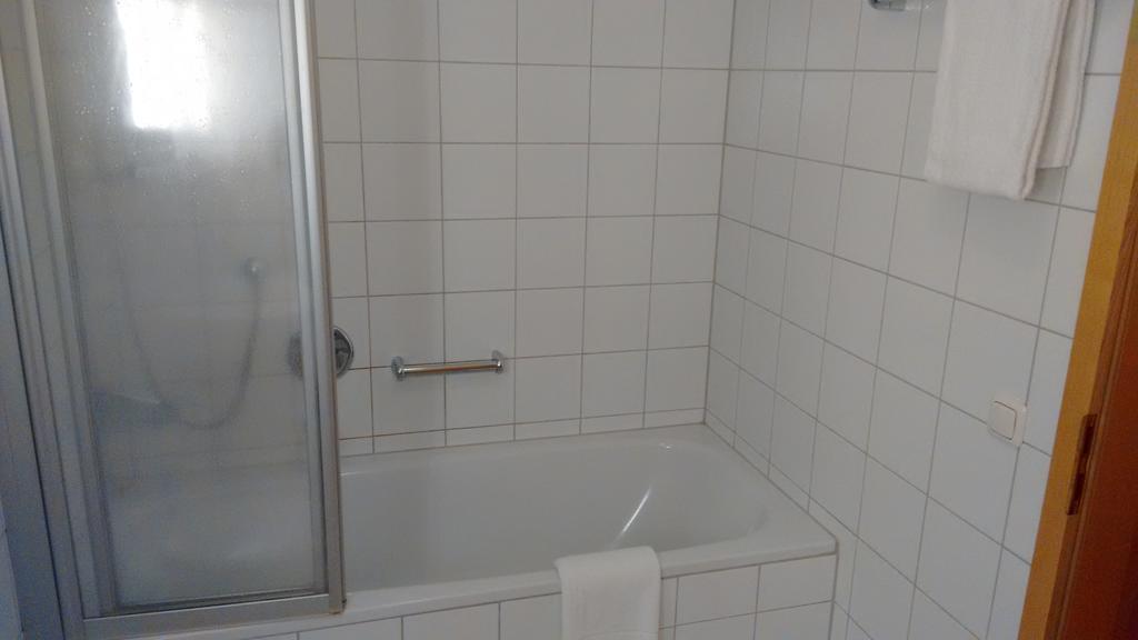 Altstadt- Und Businesshotel Pfaubraeu - Brauereigasthof - Fruehstuecksbuffet - Kostenfreie Radgarage - Hunde Willkommen Тростберг-ан-дер-Альц Экстерьер фото
