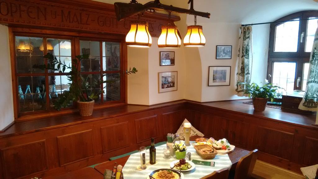 Altstadt- Und Businesshotel Pfaubraeu - Brauereigasthof - Fruehstuecksbuffet - Kostenfreie Radgarage - Hunde Willkommen Тростберг-ан-дер-Альц Экстерьер фото