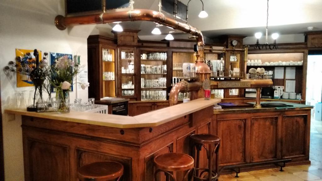 Altstadt- Und Businesshotel Pfaubraeu - Brauereigasthof - Fruehstuecksbuffet - Kostenfreie Radgarage - Hunde Willkommen Тростберг-ан-дер-Альц Экстерьер фото