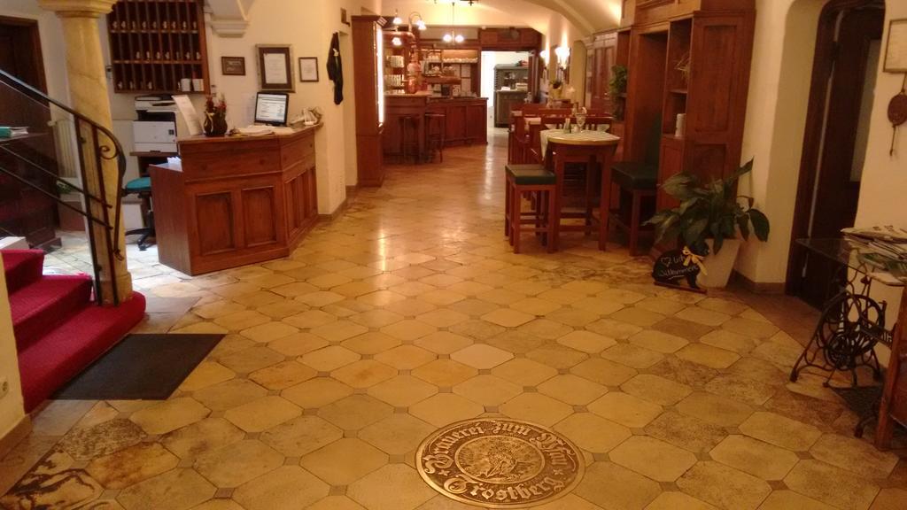 Altstadt- Und Businesshotel Pfaubraeu - Brauereigasthof - Fruehstuecksbuffet - Kostenfreie Radgarage - Hunde Willkommen Тростберг-ан-дер-Альц Экстерьер фото