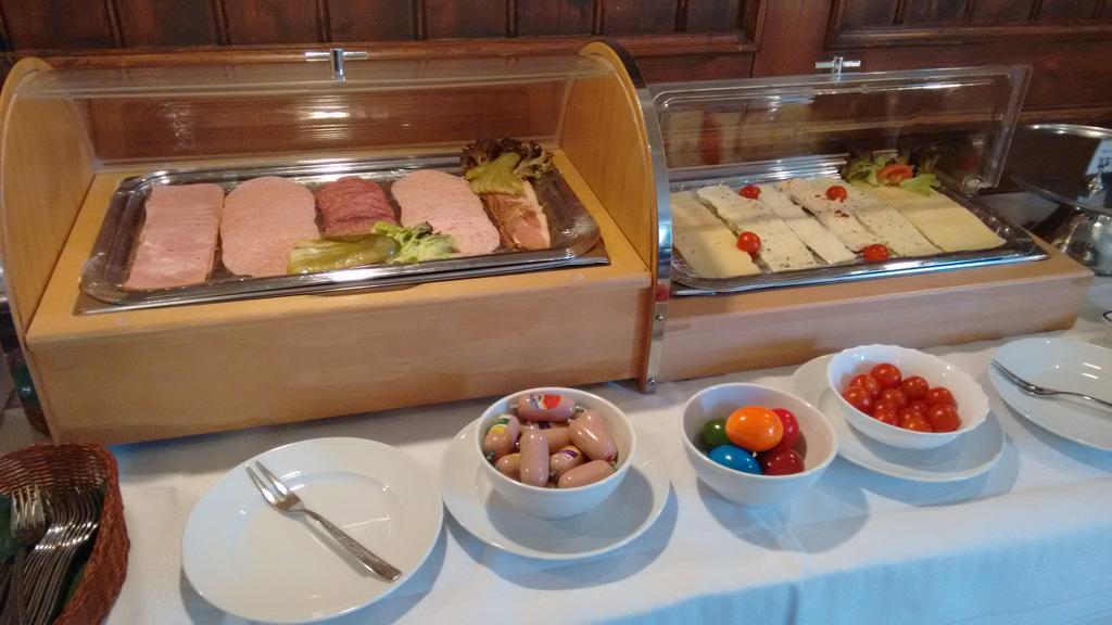 Altstadt- Und Businesshotel Pfaubraeu - Brauereigasthof - Fruehstuecksbuffet - Kostenfreie Radgarage - Hunde Willkommen Тростберг-ан-дер-Альц Экстерьер фото