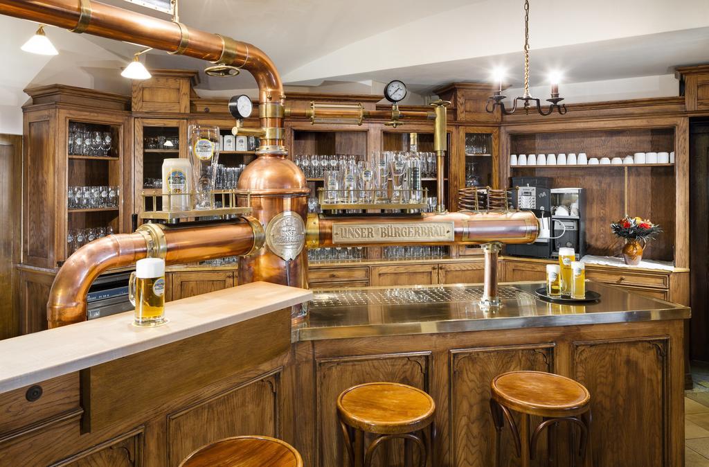 Altstadt- Und Businesshotel Pfaubraeu - Brauereigasthof - Fruehstuecksbuffet - Kostenfreie Radgarage - Hunde Willkommen Тростберг-ан-дер-Альц Экстерьер фото