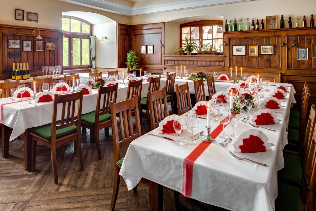 Altstadt- Und Businesshotel Pfaubraeu - Brauereigasthof - Fruehstuecksbuffet - Kostenfreie Radgarage - Hunde Willkommen Тростберг-ан-дер-Альц Экстерьер фото
