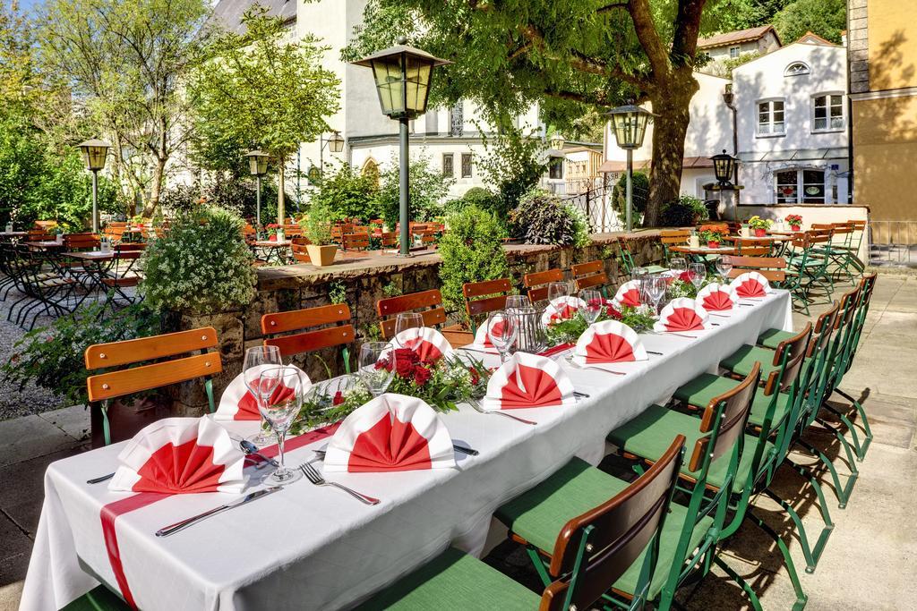 Altstadt- Und Businesshotel Pfaubraeu - Brauereigasthof - Fruehstuecksbuffet - Kostenfreie Radgarage - Hunde Willkommen Тростберг-ан-дер-Альц Экстерьер фото